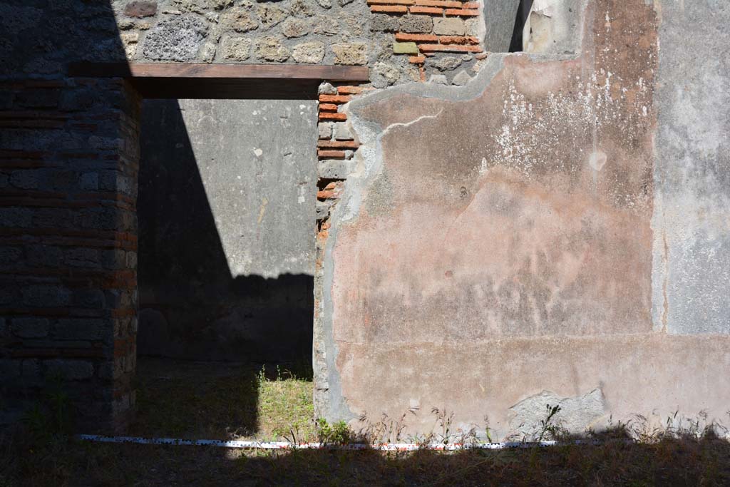 IX.5.6 Pompeii. May 2017. Room n, east side, wall on south side of doorway to room o.
Foto Christian Beck, ERC Grant 681269 D�COR.


