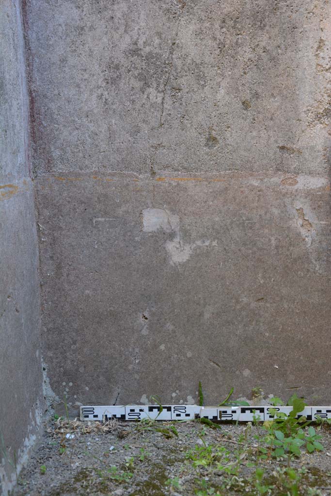 IX.5.6 Pompeii. May 2017. Room o, detail from lower south-east corner. 
Foto Christian Beck, ERC Grant 681269 D�COR.
