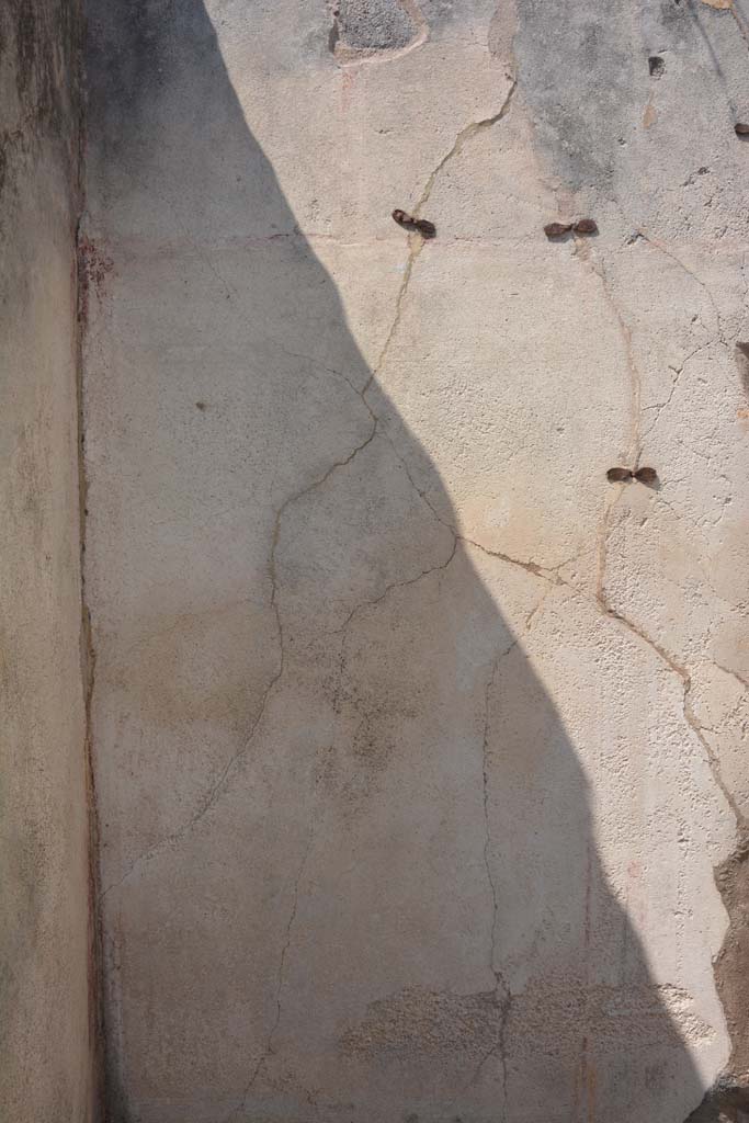 IX.5.6 Pompeii. May 2017. Room r, west wall at south end.
Foto Christian Beck, ERC Grant 681269 D�COR.
