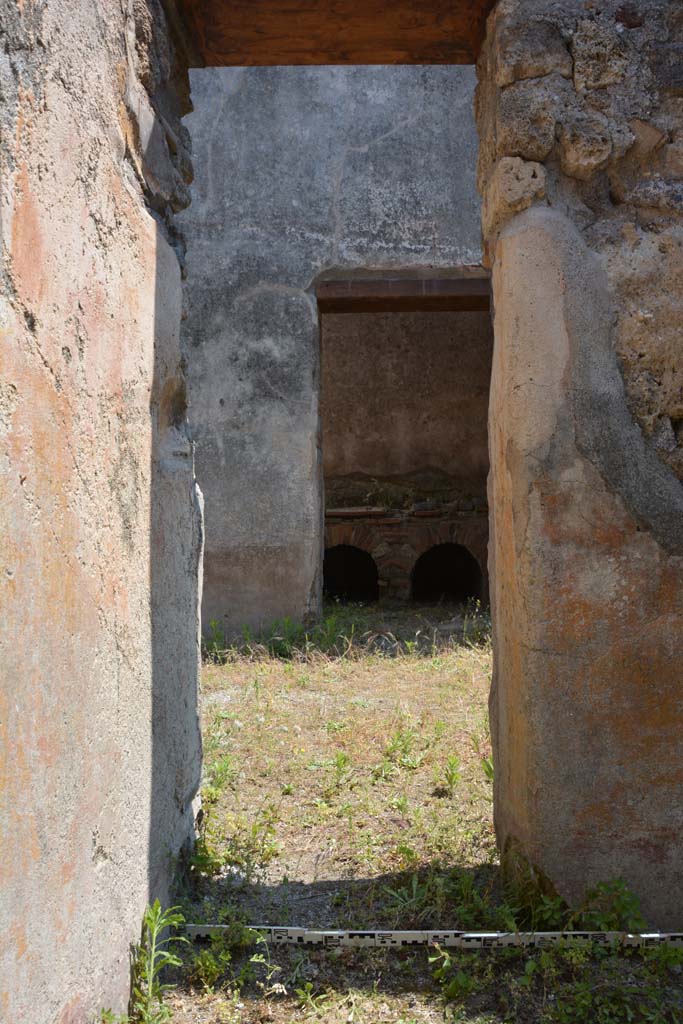 IX.5.6 Pompeii. May 2017. Room s, looking east through doorway.
Foto Christian Beck, ERC Grant 681269 D�COR.
