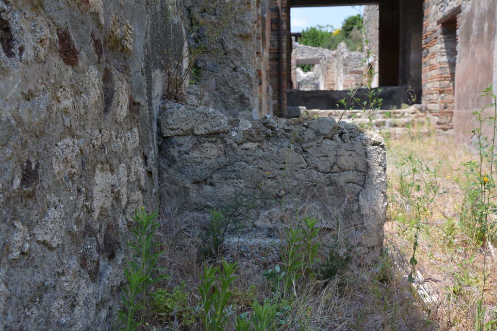 IX.5.6 Pompeii. May 2017. Room u, looking north towards masonry basin, on west side of garden area.
Foto Christian Beck, ERC Grant 681269 DÉCOR.