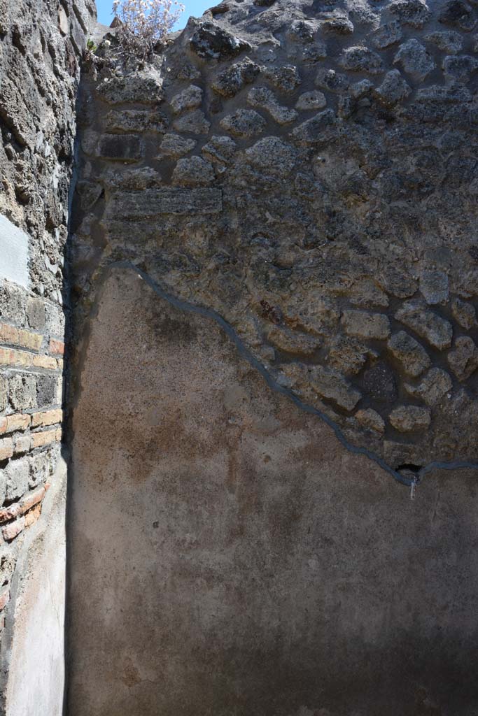 IX.5.6 Pompeii. May 2017. Room b, upper south wall in south-east corner.
Foto Christian Beck, ERC Grant 681269 D�COR.
