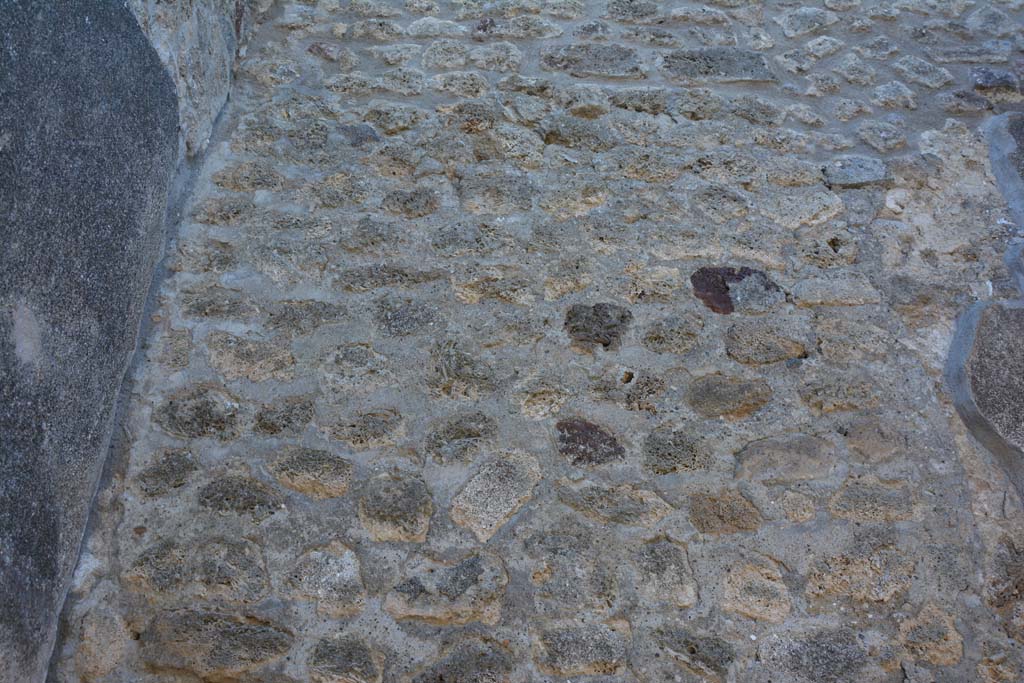 IX.5.6 Pompeii. May 2017. Room b, upper west wall at south end.
Foto Christian Beck, ERC Grant 681269 D�COR.

