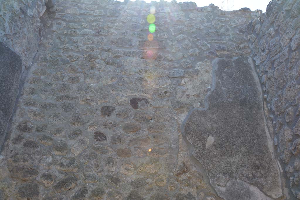 IX.5.6 Pompeii. May 2017. Room b, upper west wall.
Foto Christian Beck, ERC Grant 681269 D�COR.

