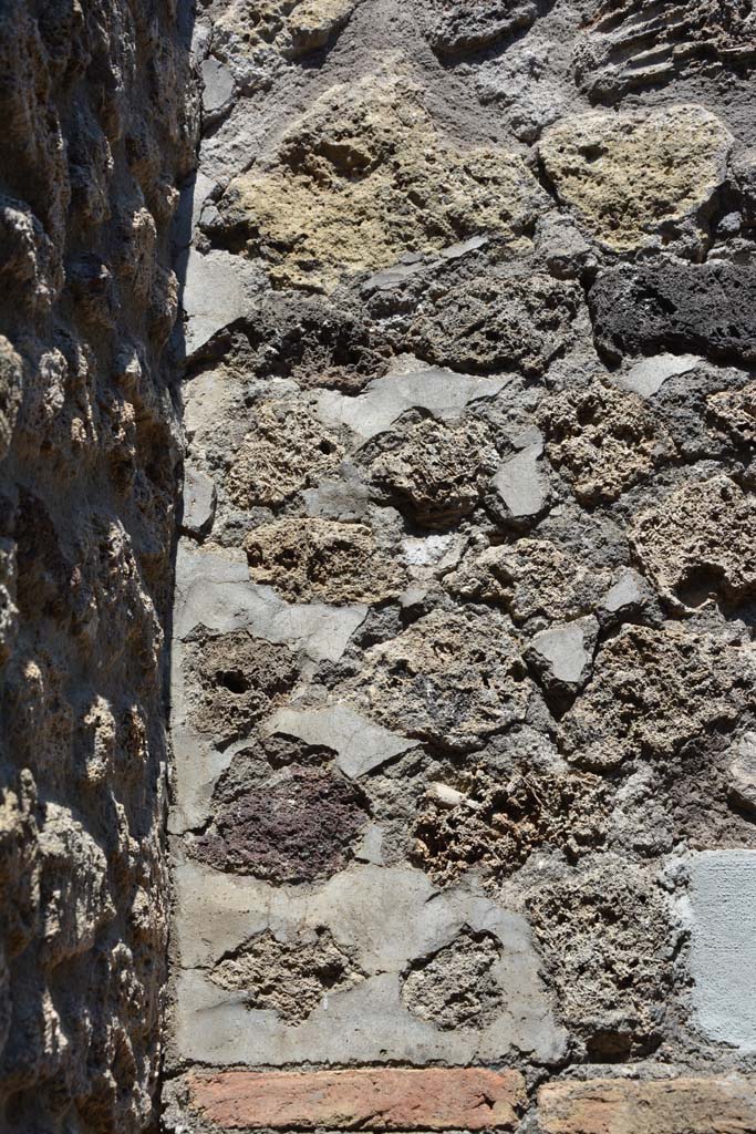 IX.5.6 Pompeii. May 2017. Room b, detail from upper east wall in north-east corner.
Foto Christian Beck, ERC Grant 681269 D�COR.

