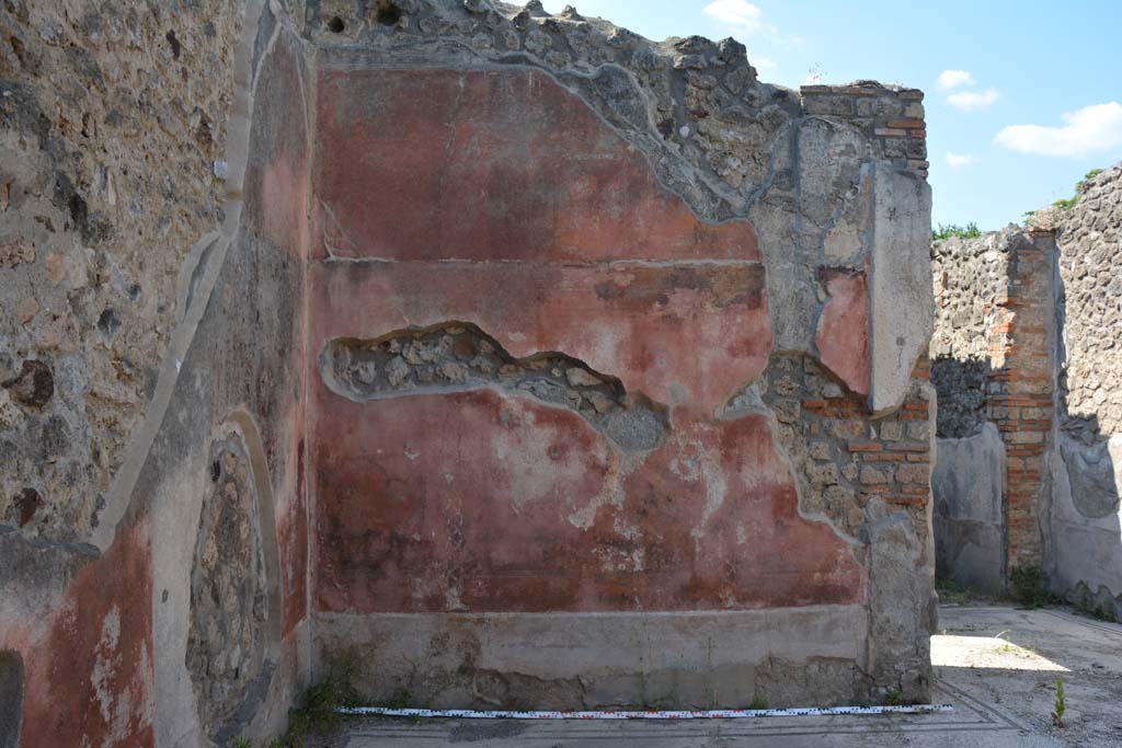 IX.5.6 Pompeii. May 2017. West ala d, looking towards north-west corner and north wall, with atrium on the right.
Foto Christian Beck, ERC Grant 681269 D�COR.
