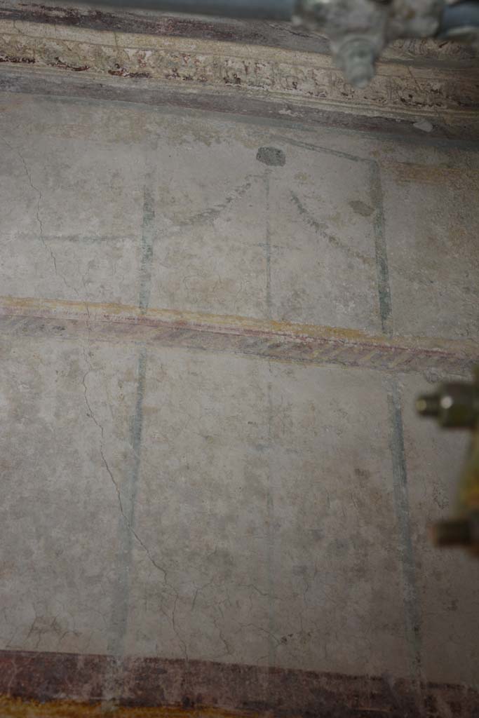 IX.5.6 Pompeii. May 2017. Room h, detail of painted decoration and stucco cornice.
Foto Christian Beck, ERC Grant 681269 DÉCOR.