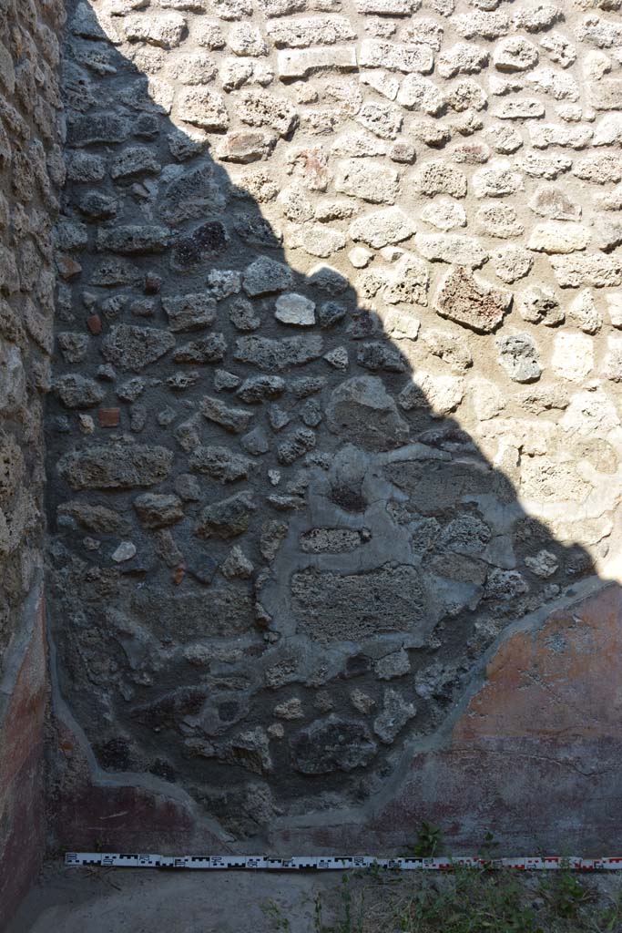 IX.5.6 Pompeii. May 2017. Room f, east wall at north end. 
Foto Christian Beck, ERC Grant 681269 D�COR.
