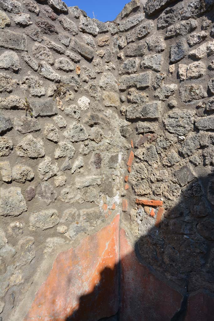 IX.5.6 Pompeii. May 2017. Room f, upper south-east corner.
Foto Christian Beck, ERC Grant 681269 D�COR.
