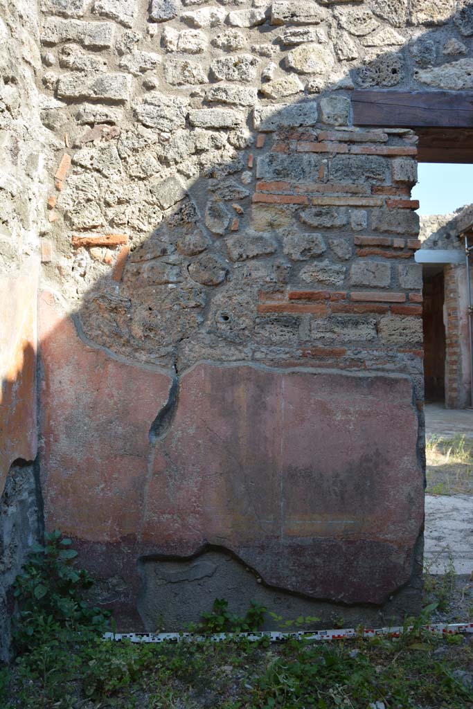 IX.5.6 Pompeii. May 2017. 
Room f, looking towards south wall in south-east corner, with doorway to east ala e, on right. 
Foto Christian Beck, ERC Grant 681269 D�COR.
