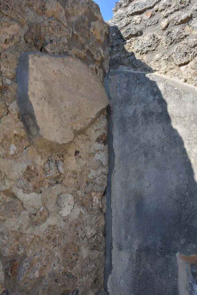 IX.5.6 Pompeii. May 2017. East ala e, upper north-east corner. 
Foto Christian Beck, ERC Grant 681269 D�COR.

