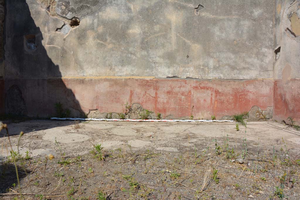 IX.5.6 Pompeii. May 2017. East ala e, lower east wall 
Foto Christian Beck, ERC Grant 681269 D�COR.


