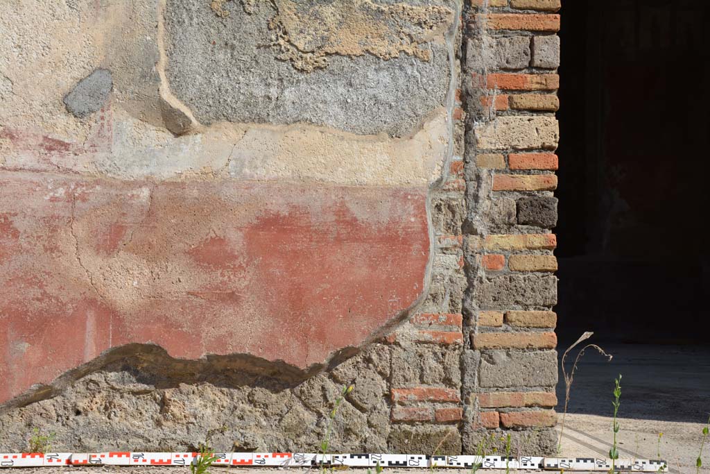 IX.5.6 Pompeii. May 2017. East ala e, continuation of zoccolo on south wall at west end.
Foto Christian Beck, ERC Grant 681269 D�COR.

