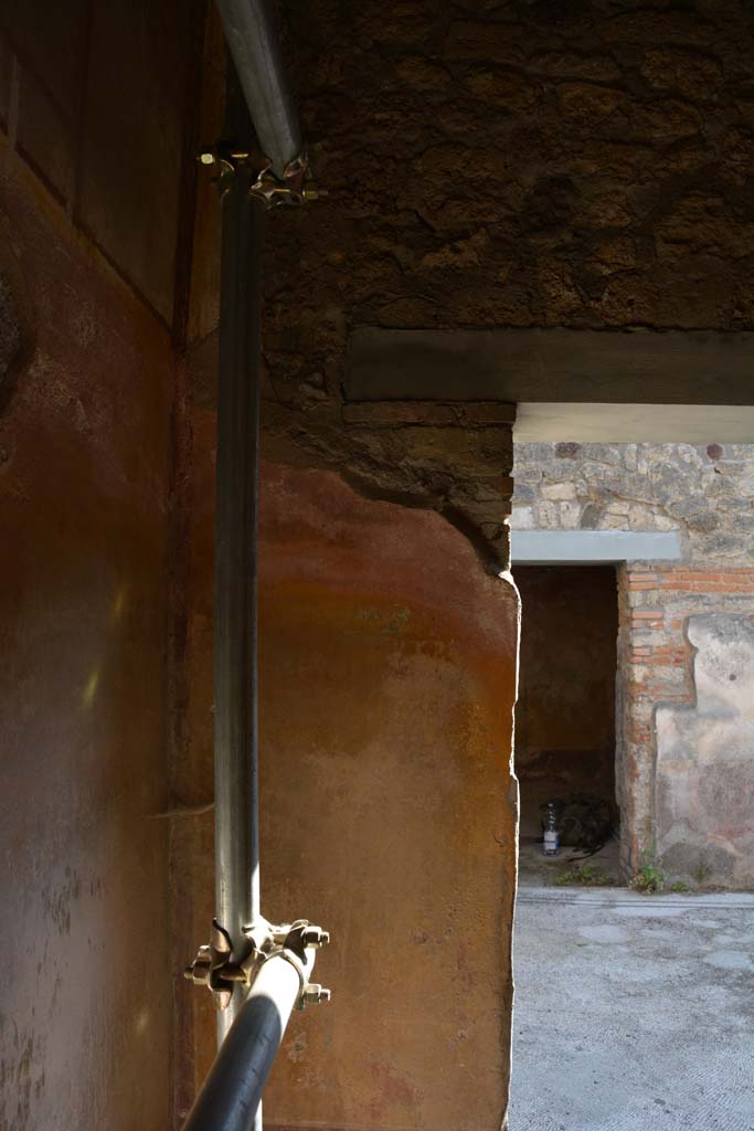 IX.5.6 Pompeii. May 2017. Room g, west wall in south-west corner.
Foto Christian Beck, ERC Grant 681269 DÉCOR.