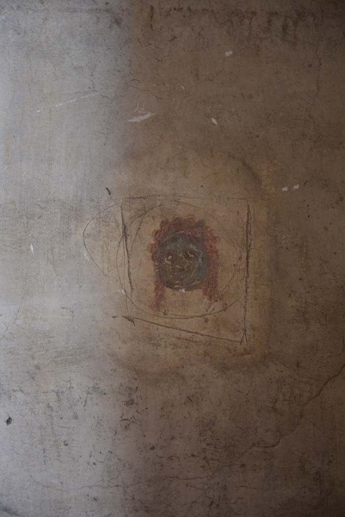 IX.5.6 Pompeii. May 2017. 
Room k�, east wall at north end.
According to PPM �
This was a painted vignette of a green female mask on a white background, with eyes, nose, mouth and hair in red.
The encircling incision surrounding it, was a sign of an attempted robbery.
Foto Christian Beck, ERC Grant 681269 D�COR.

