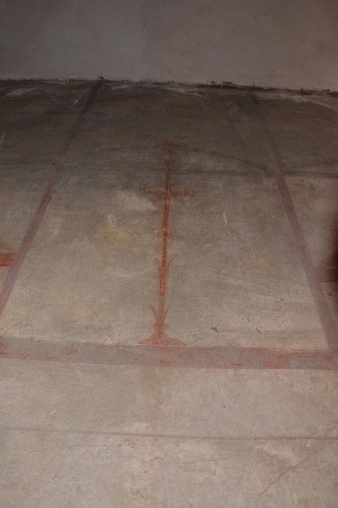 IX.5.6 Pompeii. May 2017. 
Room k�, upper centre of east wall, detail of painted metal candelabra.  
Foto Christian Beck, ERC Grant 681269 D�COR.
