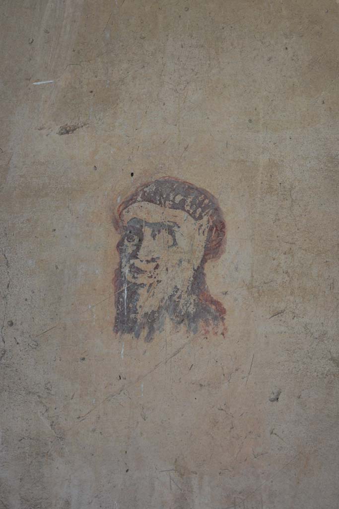 IX.5.6 Pompeii. May 2017. 
Room k�, centre of east wall, painted vignette of male mask with long beard and band on his head. 
Foto Christian Beck, ERC Grant 681269 D�COR.
