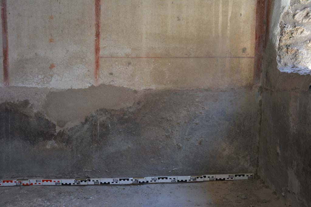 IX.5.6 Pompeii. May 2017. Room k�, zoccolo on east wall at south end, (or room l (L). 
Foto Christian Beck, ERC Grant 681269 D�COR.
