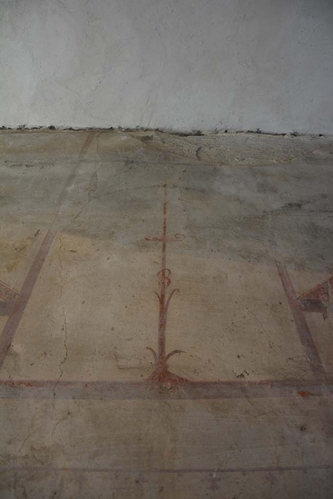 IX.5.6 Pompeii. May 2017. 
Room k�, upper centre of west wall, detail of painted metal candelabra.  
Foto Christian Beck, ERC Grant 681269 D�COR.

