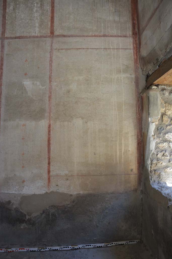 IX.5.6 Pompeii. May 2017. Room k�, east wall in south-east corner, or room l (L). 
Foto Christian Beck, ERC Grant 681269 D�COR.

