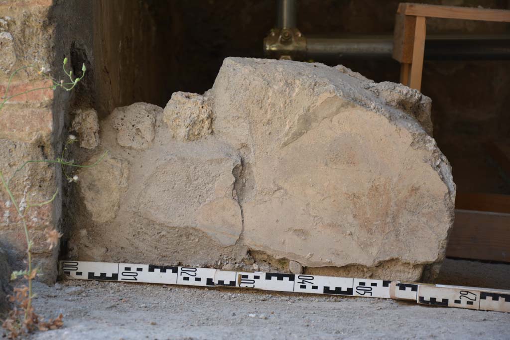 IX.5.6 Pompeii. May 2017. Room l (L), detail of feature on west side of doorway to steps. 
Foto Christian Beck, ERC Grant 681269 D�COR.
