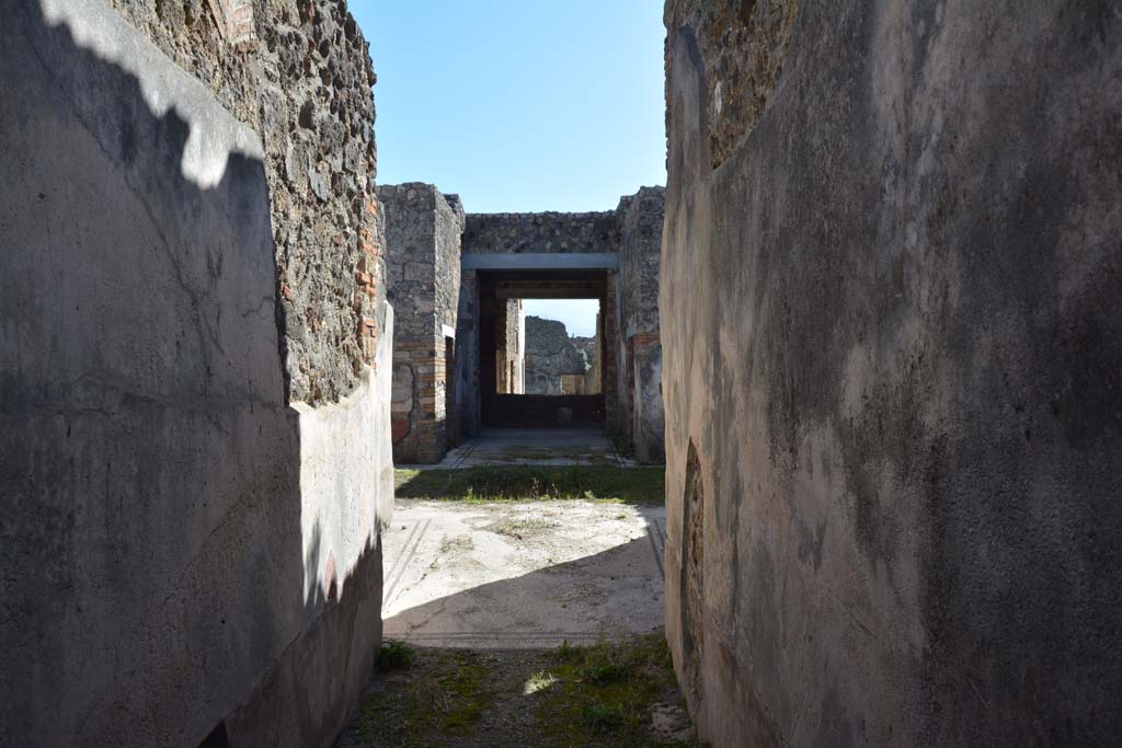 IX.5.6 Pompeii. March 2017. Looking south across room a, and atrium c from entrance corridor.  
Foto Christian Beck, ERC Grant 681269 DÉCOR.
