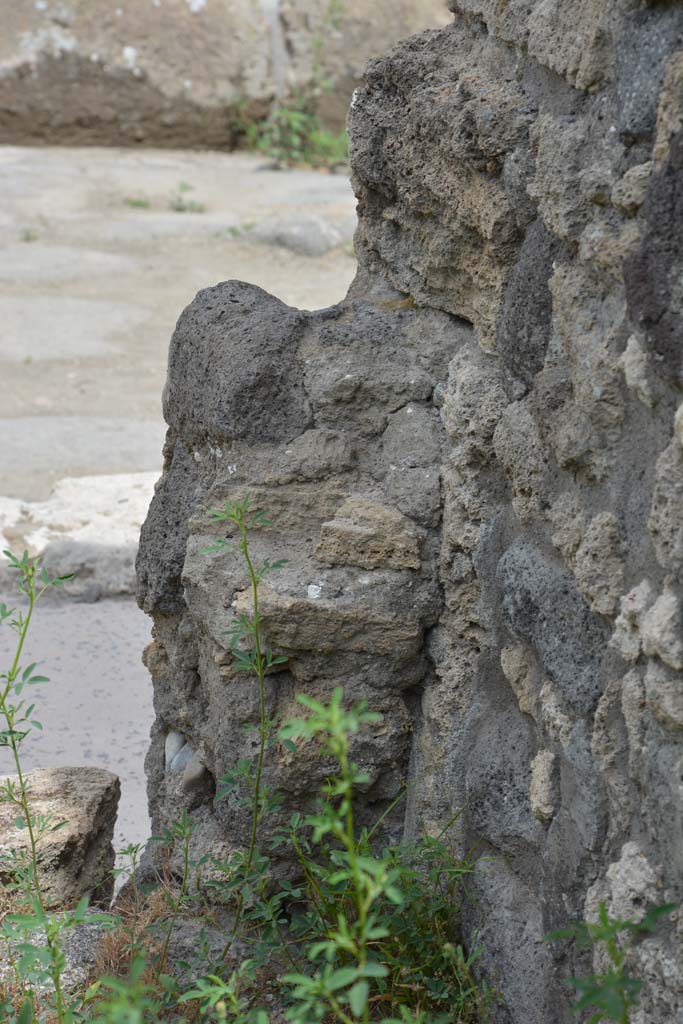 IX.5.8 Pompeii. May 2017. 
Looking north for detail of lower pilaster on east side of entrance doorway.
Foto Christian Beck, ERC Grant 681269 D�COR.

