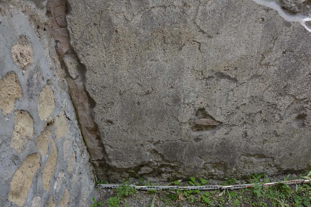 IX.5.8 Pompeii. May 2017. Lower west wall in south-west corner.
Foto Christian Beck, ERC Grant 681269 D�COR.
