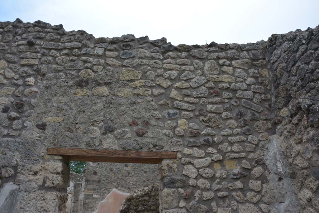 IX.5.8 Pompeii. May 2017. Upper south wall.
Foto Christian Beck, ERC Grant 681269 D�COR.
