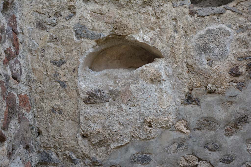 IX.5.9 Pompeii. May 2017. Room �n�, bricked-up niche in east wall.
Foto Christian Beck, ERC Grant 681269 D�COR.
