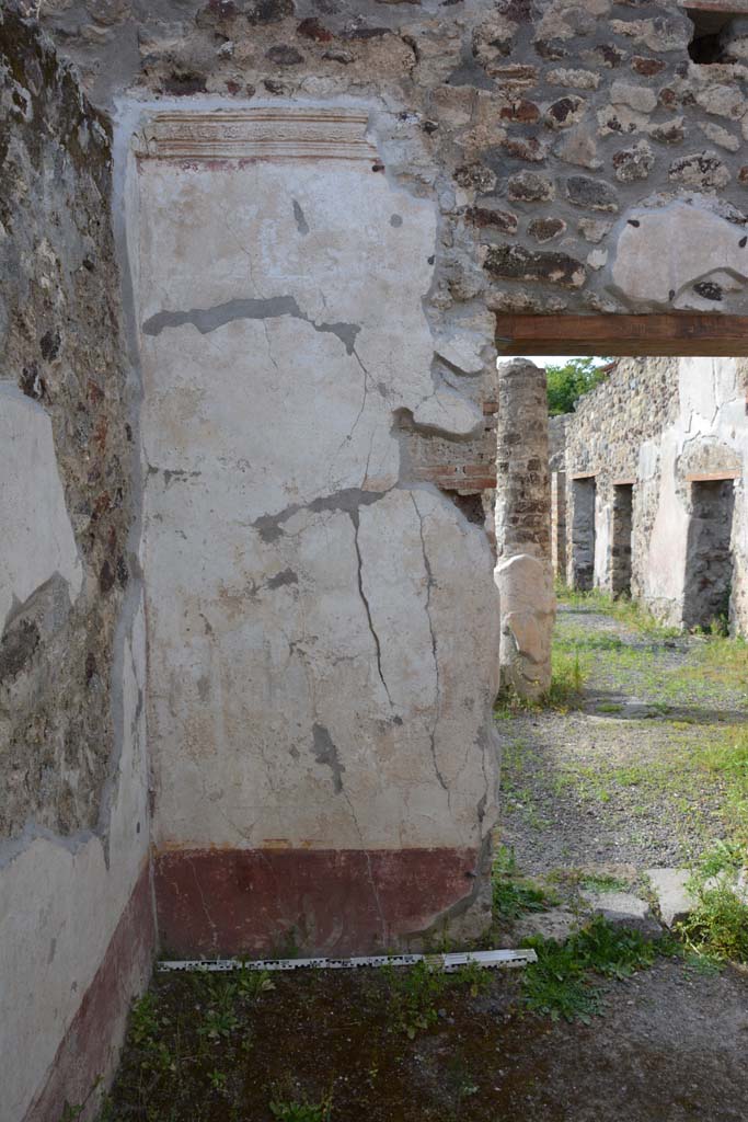 IX.5.9 Pompeii. May 2017.
Room “o”, north wall at west side of doorway opening onto peristyle.
Foto Christian Beck, ERC Grant 681269 DÉCOR.