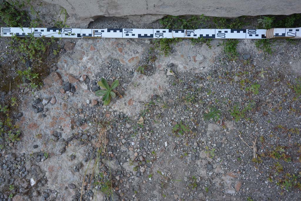 IX.5.9 Pompeii. May 2017. Room “p”, detail of flooring at base of pilaster on east side of doorway.
Foto Christian Beck, ERC Grant 681269 DÉCOR.