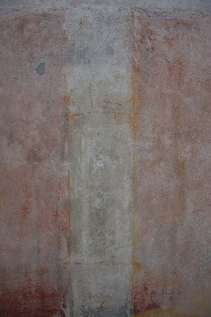 IX.5.9 Pompeii. March 2017.
Room “p”, white painted panel between red side and yellow central panels on south wall at east end.
Foto Christian Beck, ERC Grant 681269 DÉCOR.