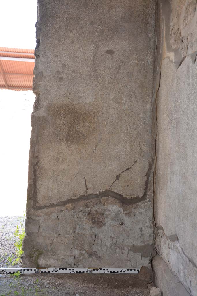 IX.5.9 Pompeii. May 2017. Room “e”, lower east wall in south-east corner.
Foto Christian Beck, ERC Grant 681269 DÉCOR.