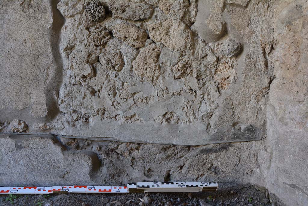 IX.5.9 Pompeii. May 2017. Room “e”, lower south wall in south-west corner.
Foto Christian Beck, ERC Grant 681269 DÉCOR.