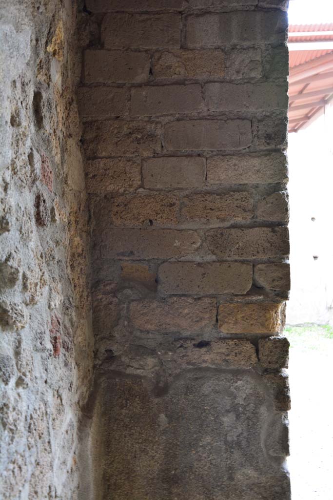 IX.5.9 Pompeii. March 2017. Room “e”, east wall in north-east corner.
Foto Christian Beck, ERC Grant 681269 DÉCOR.