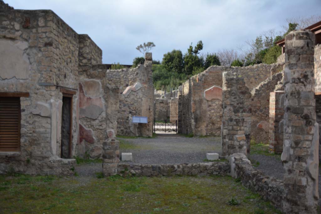 IX.5.9 Pompeii. March 2017. Room �i�, looking north towards north portico and atrium �b�.
Foto Christian Beck, ERC Grant 681269 D�COR.

