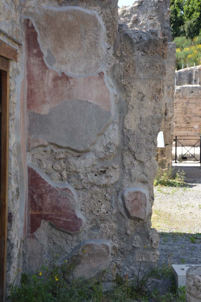 IX.5.9 Pompeii. May 2017. Room �i�, north wall in north-west corner of north portico.
Foto Christian Beck, ERC Grant 681269 D�COR.

