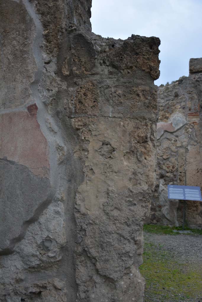 IX.5.9 Pompeii. March 2017. 
Room �i�, north wall of pilaster in north-west corner of north portico.
Foto Christian Beck, ERC Grant 681269 D�COR.
