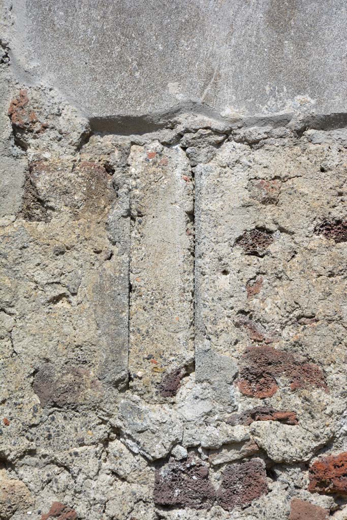 IX.5.9 Pompeii. May 2017. 
Room �i�, detail from south side of doorway to room �m� on east wall of portico. 
Foto Christian Beck, ERC Grant 681269 D�COR.
