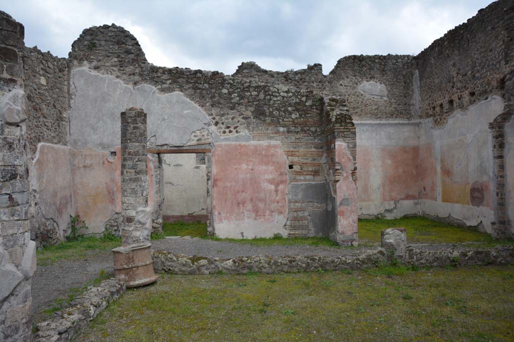 IX.5.9 Pompeii. March 2017. Room �i�, looking towards south portico with doorways to rooms �o� and �p�.
Foto Christian Beck, ERC Grant 681269 D�COR.
