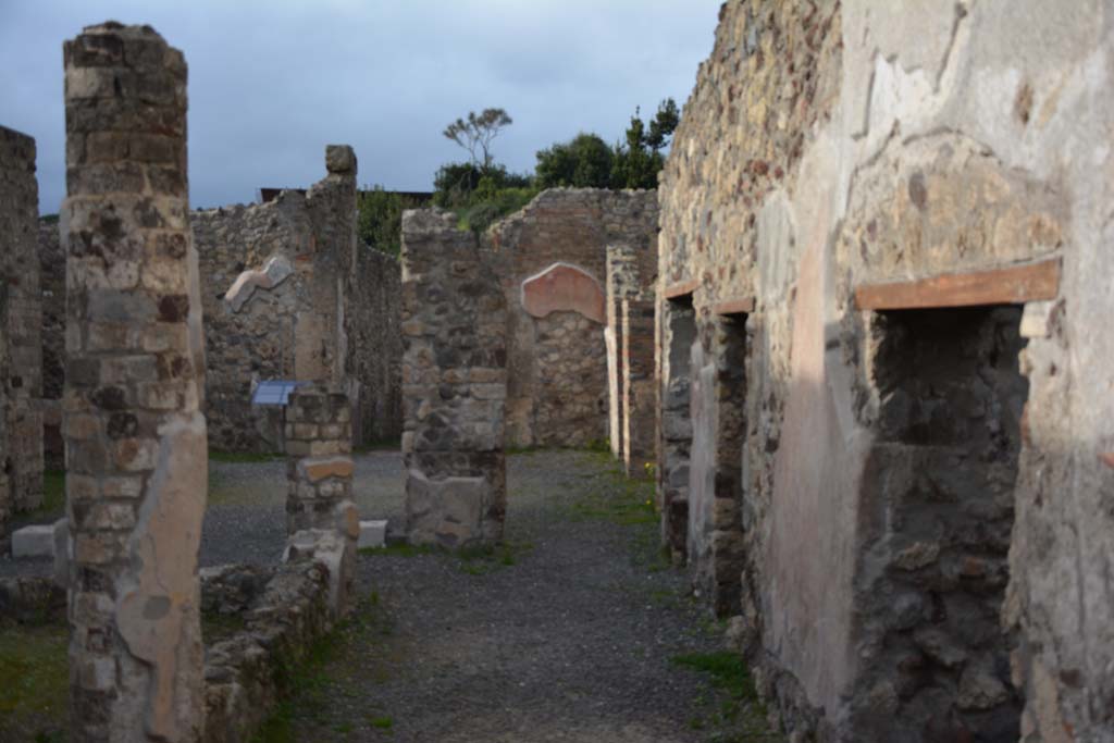 IX.5.9 Pompeii. March 2017. Room �i�, looking north along east portico, with doorway to room �n�, on right.
Foto Christian Beck, ERC Grant 681269 D�COR.

