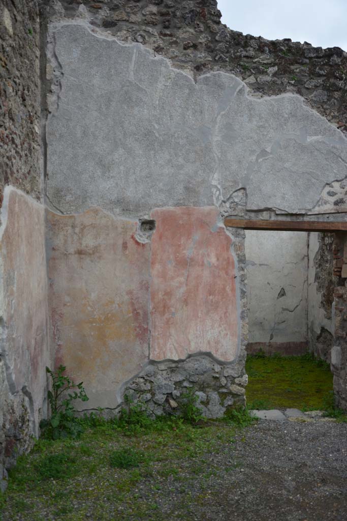IX.5.9 Pompeii. March 2017. 
Room �i�, south wall in south-east corner, on east side of doorway to room �o�.
Foto Christian Beck, ERC Grant 681269 D�COR.

