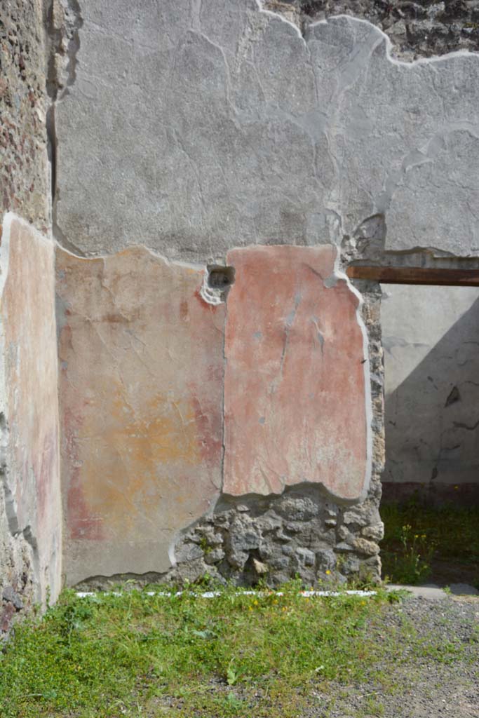 IX.5.9 Pompeii. May 2017. 
Room �i�, south wall in south-east corner, on east side of doorway to room �o�.
Foto Christian Beck, ERC Grant 681269 D�COR.
