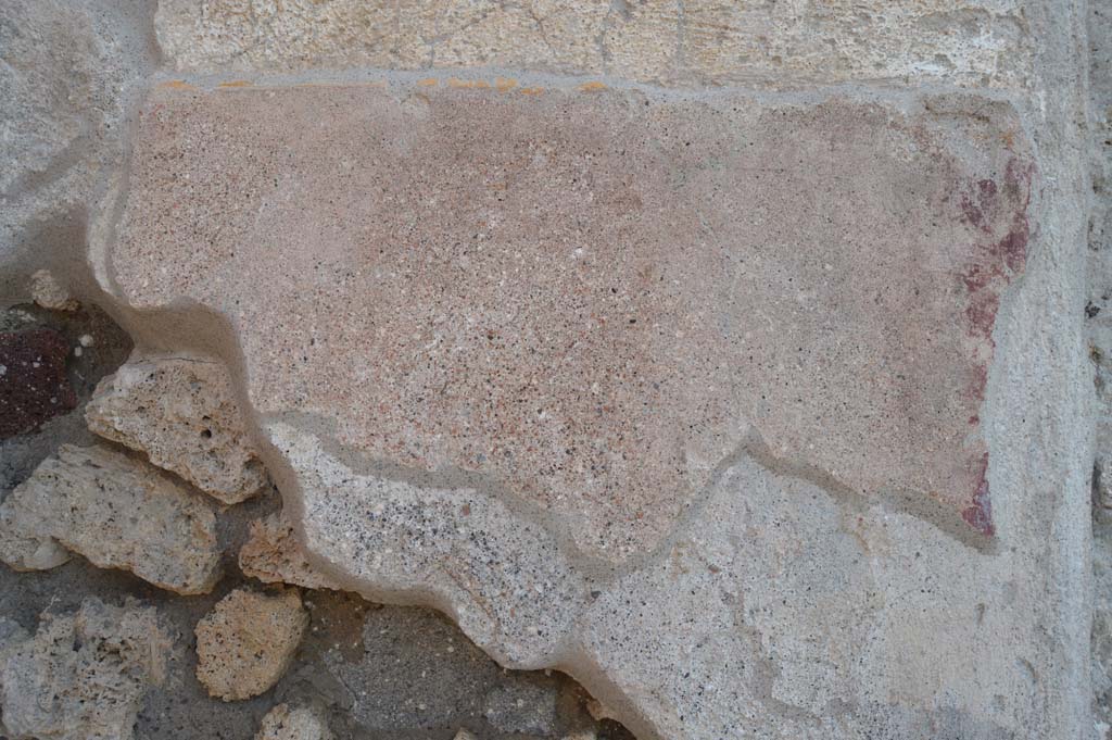IX.5.10 Pompeii. March 2019. Detail of layers of stucco/plaster on east side of entrance doorway.
Foto Taylor Lauritsen, ERC Grant 681269 D�COR

