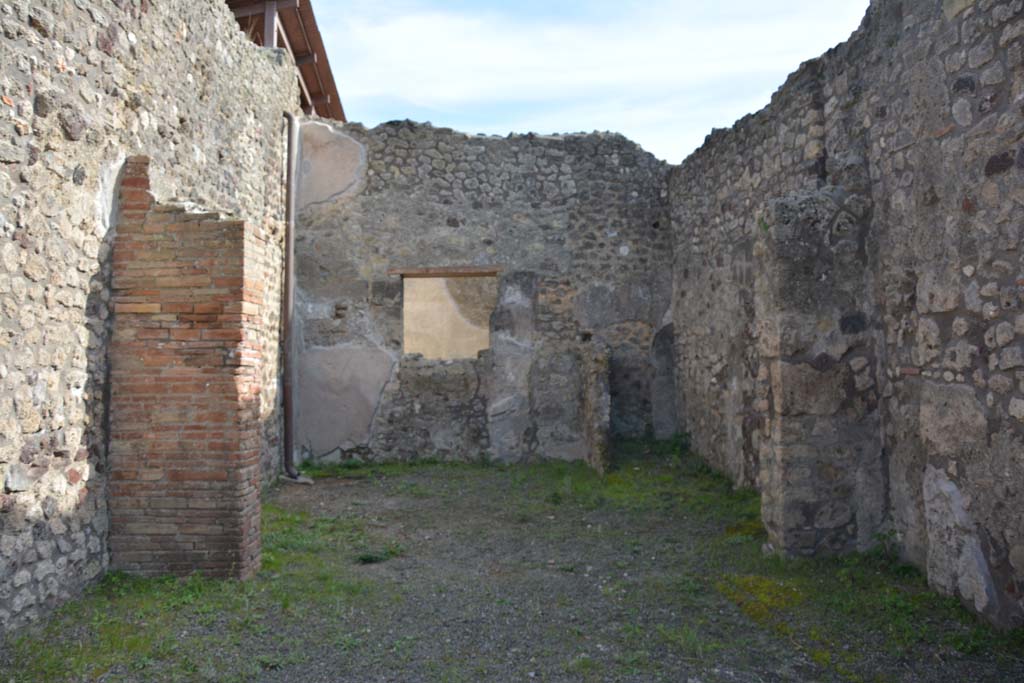 IX.5.10 Pompeii. March 2017. Looking south across shop-room towards rear rooms. 
Foto Christian Beck, ERC Grant 681269 D�COR.
