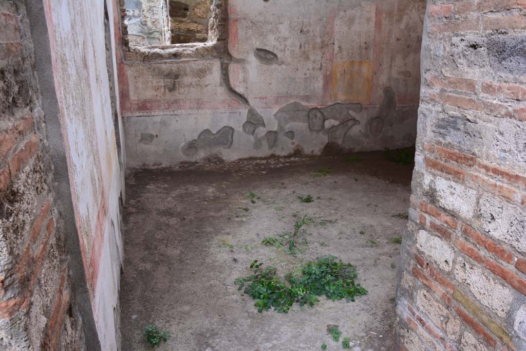 IX.5.11 Pompeii. March 2017. Room k, looking south through doorway from atrium b.
Foto Christian Beck, ERC Grant 681269 D�COR.

