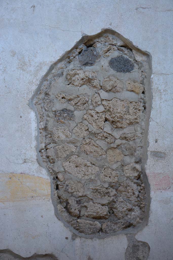 IX.5.11 Pompeii. May 2017. 
Room k, hole made by the ancient searchers breaking through into/or out of the tablinum.
Foto Christian Beck, ERC Grant 681269 D�COR.
