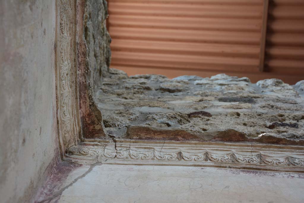 IX.5.11 Pompeii. May 2017. Room k, detail of cornice and part of ceiling in north-west corner on north wall.
Foto Christian Beck, ERC Grant 681269 D�COR.
