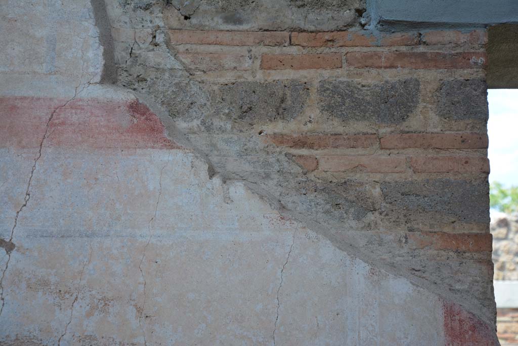 IX.5.11 Pompeii. May 2017. Room k, detail of carpet border painted decoration from upper panel on east end of north wall.
Foto Christian Beck, ERC Grant 681269 D�COR.

